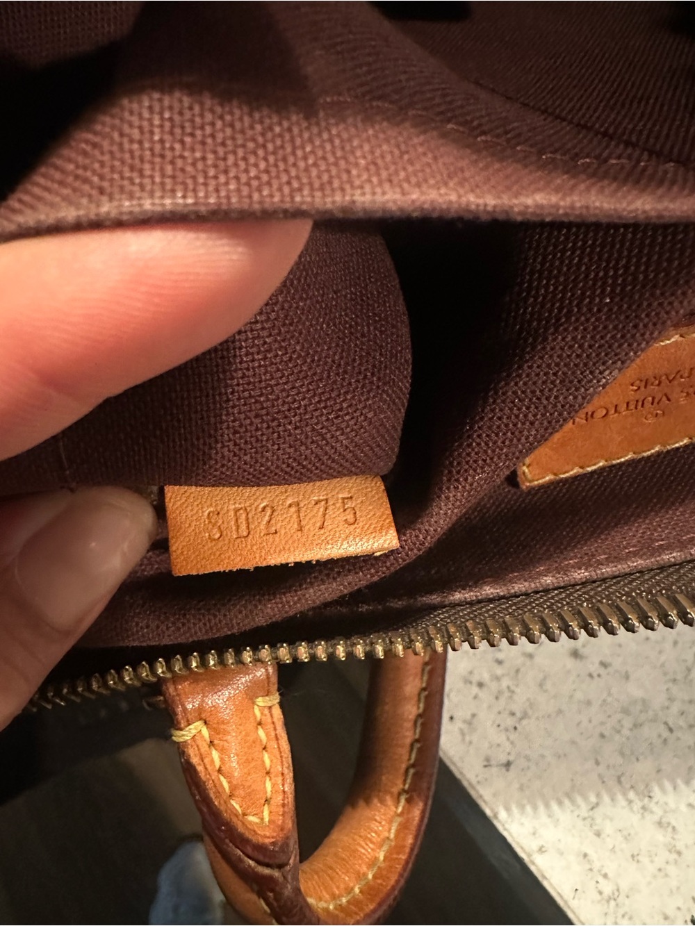 Authentic LV Purse. Barely used and in great condition - Picture 7 of 7